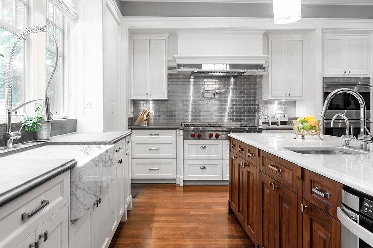 Choosing the Perfect Backsplash Material for Your Kitchen Sleek and Modern Stainless Steel