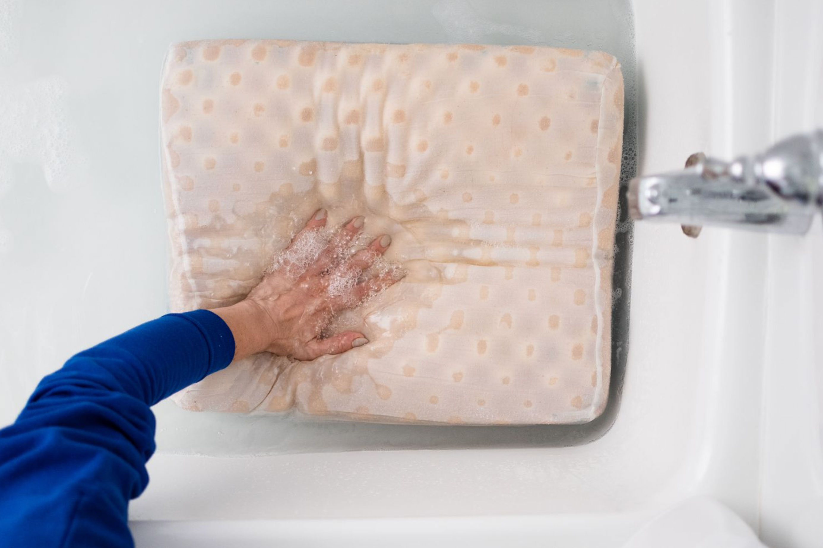 how to wash pillows_88c21ad1 a573 414a a334 df83a60ed31b