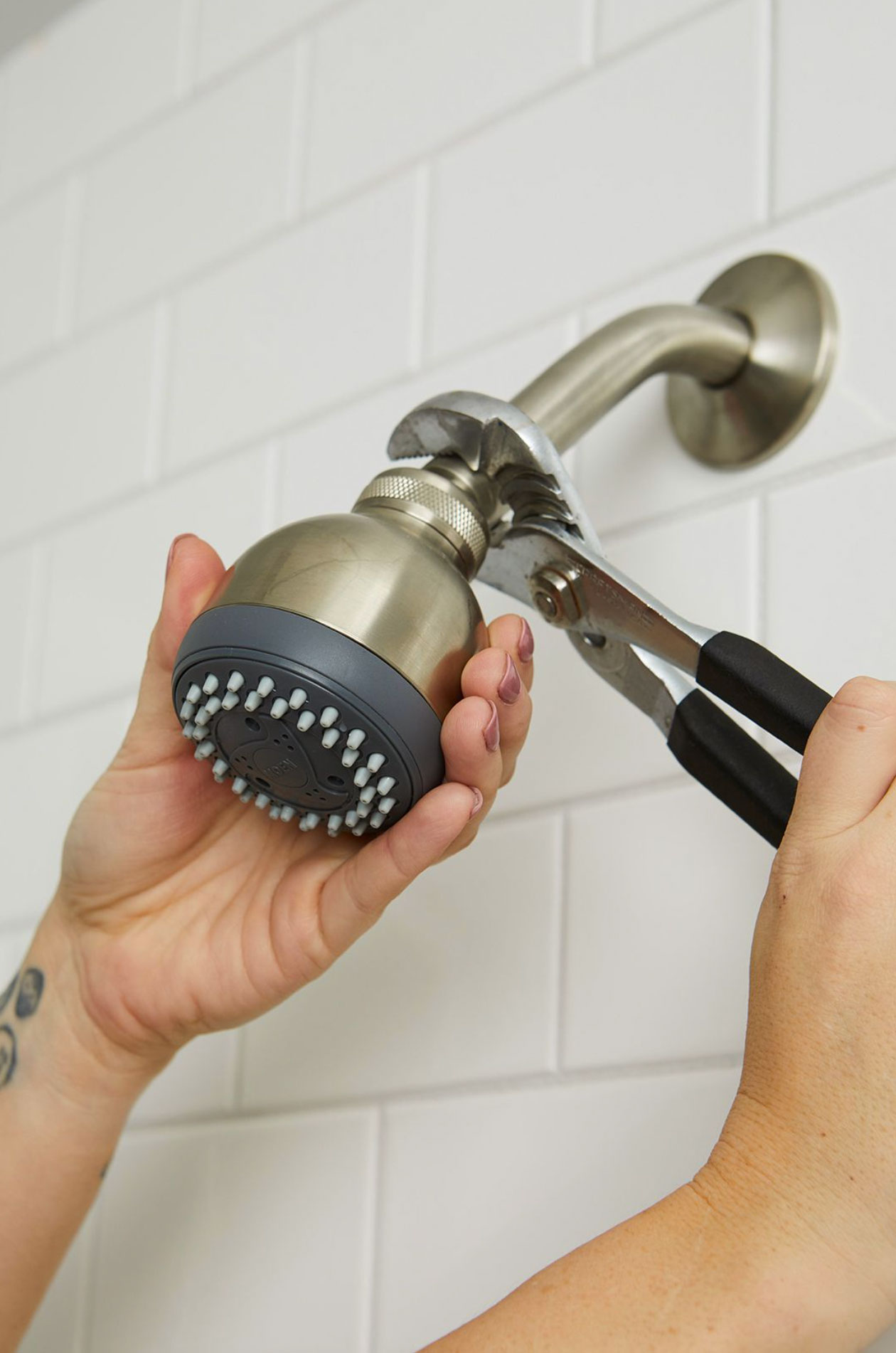 how to clean a shower head_c08f4e53 1626 4417 a070 707c075328a5