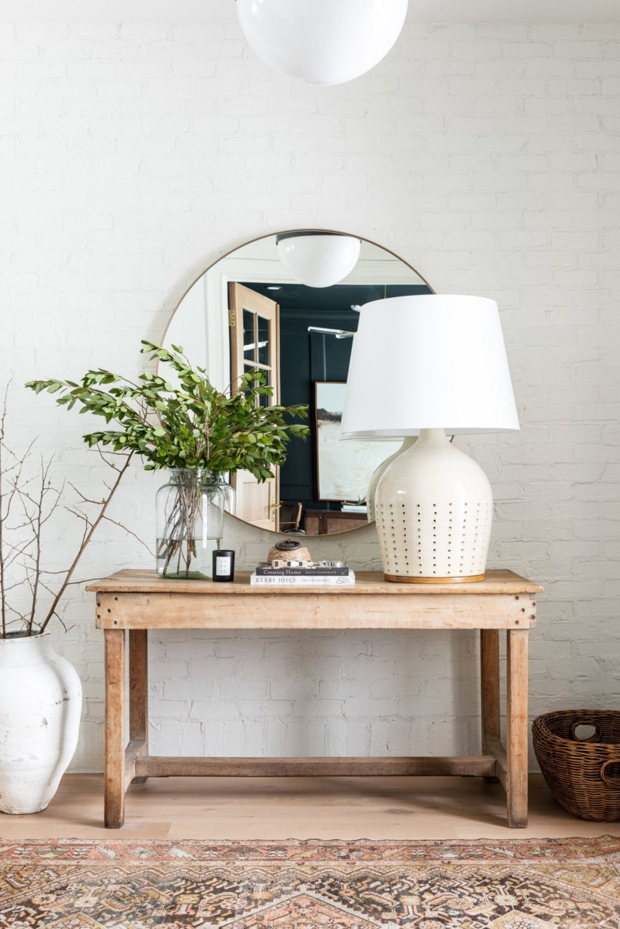 how to decorate a console table_654fd5bb a3ed 4c4f 9fe6 6deced0823b0