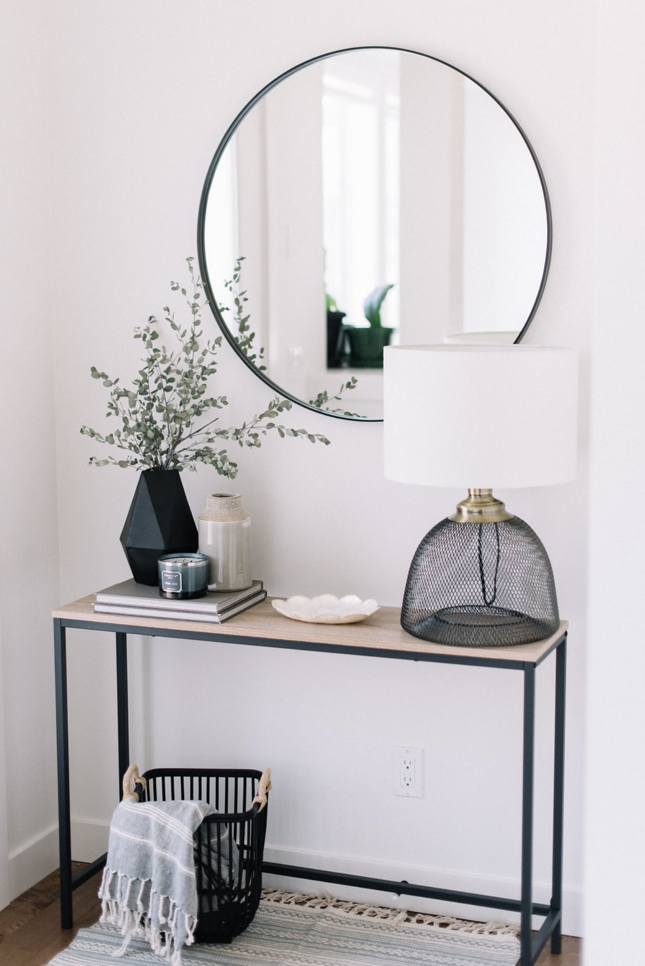 how to decorate a console table_f4b695da df49 43ae affb 676722435f2e