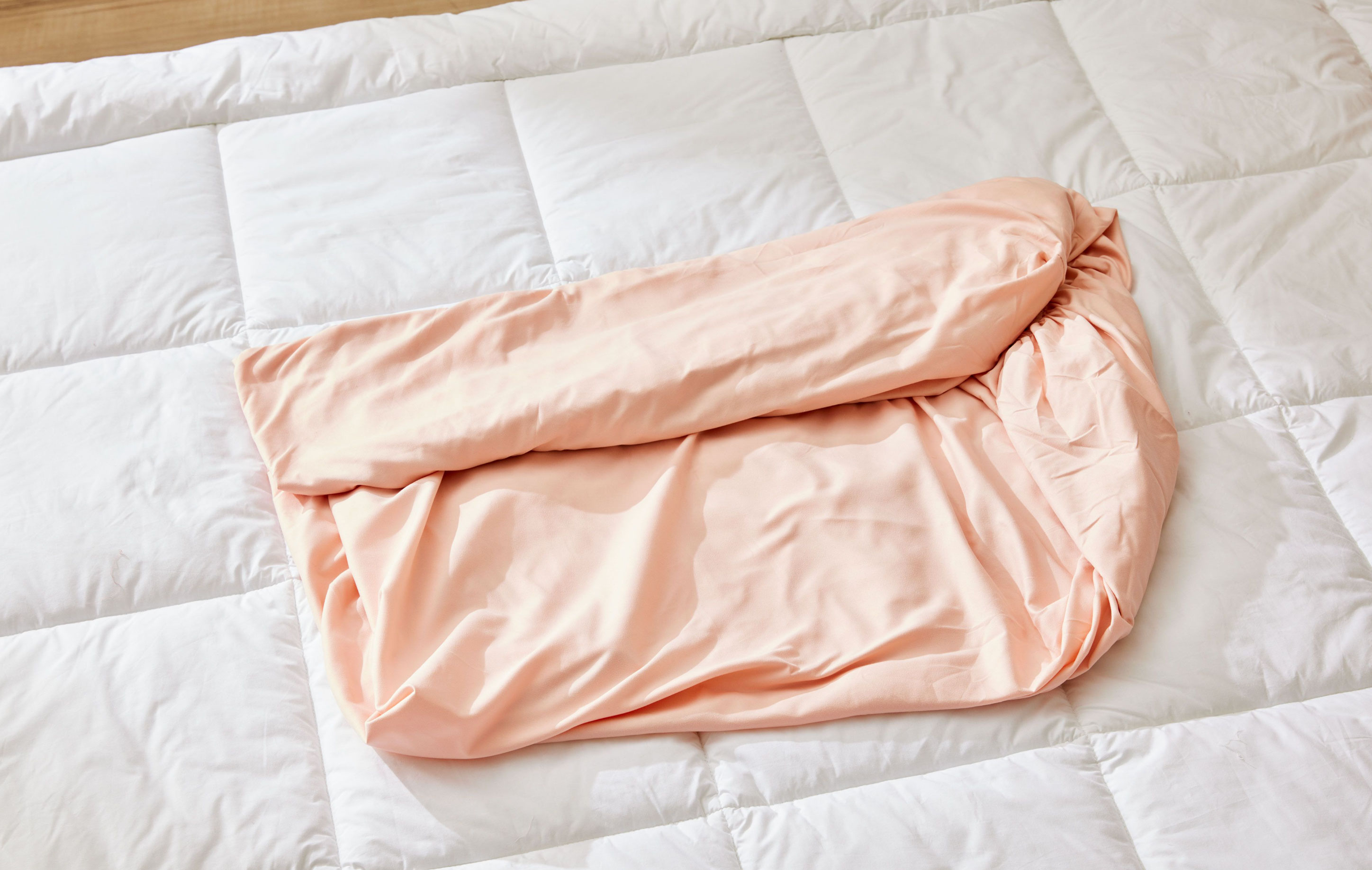 how to fold a fitted sheet_239a21b4 ba97 4e05 9b5b 2997ea9f5a08
