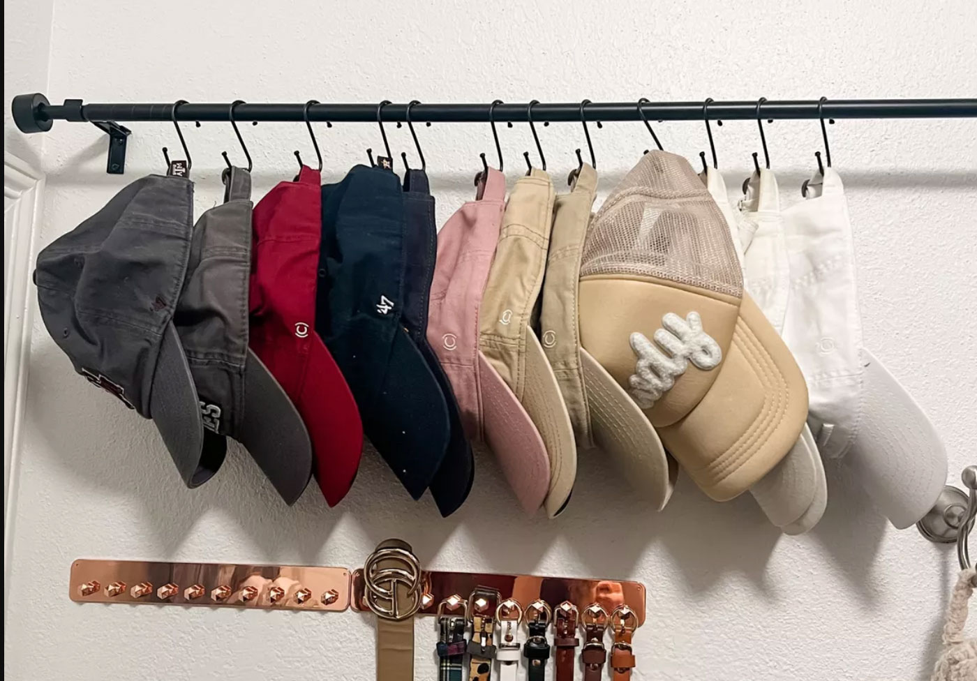 how to organize hats_ac2ca1e8 6732 450f b558 5d1a7dc2518c