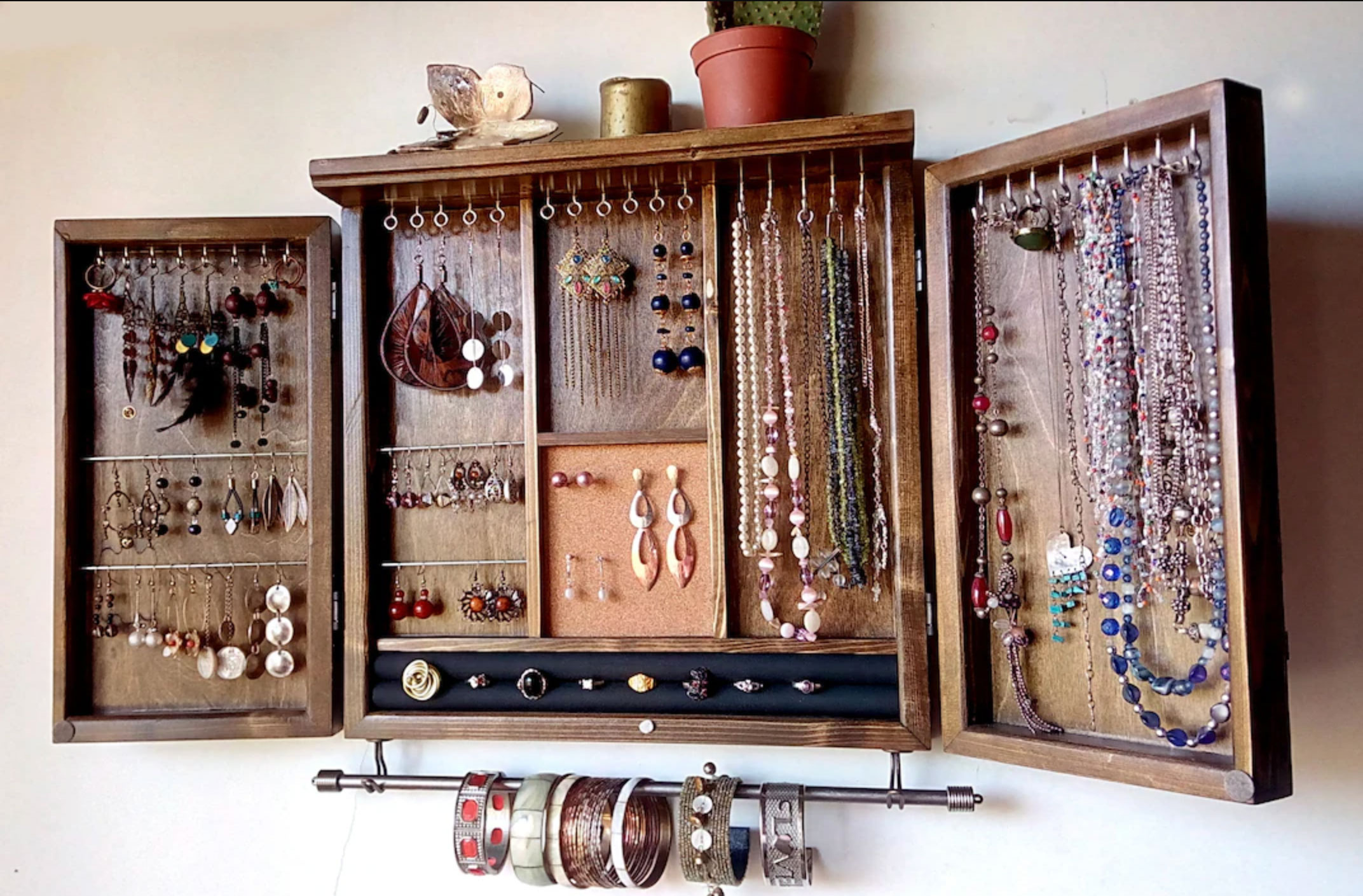how to organize jewelry_3a23b6d6 e984 4243 b306 d92d0fbc04f9
