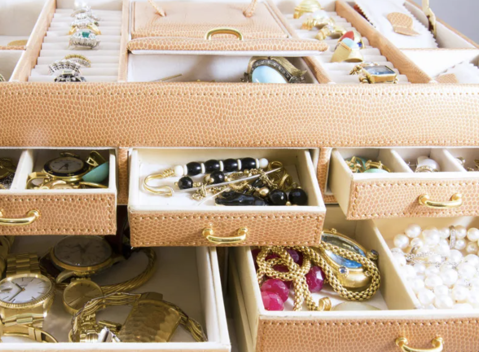 how to organize jewelry_708d688f 2a1b 4d82 a0ad 198ee9be968b