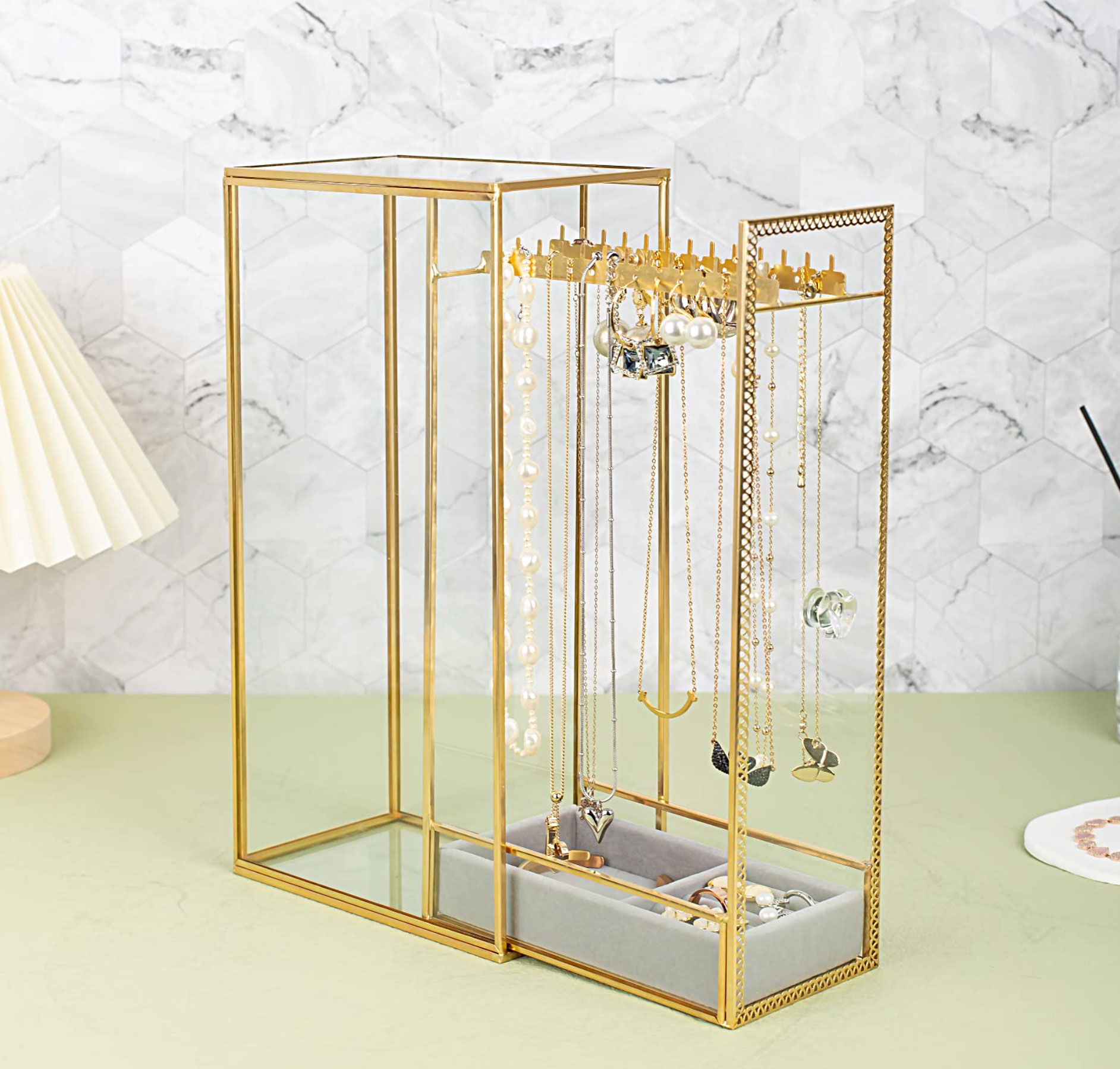 how to organize jewelry_a8573279 3736 4a1a a154 42fd0a5f247c