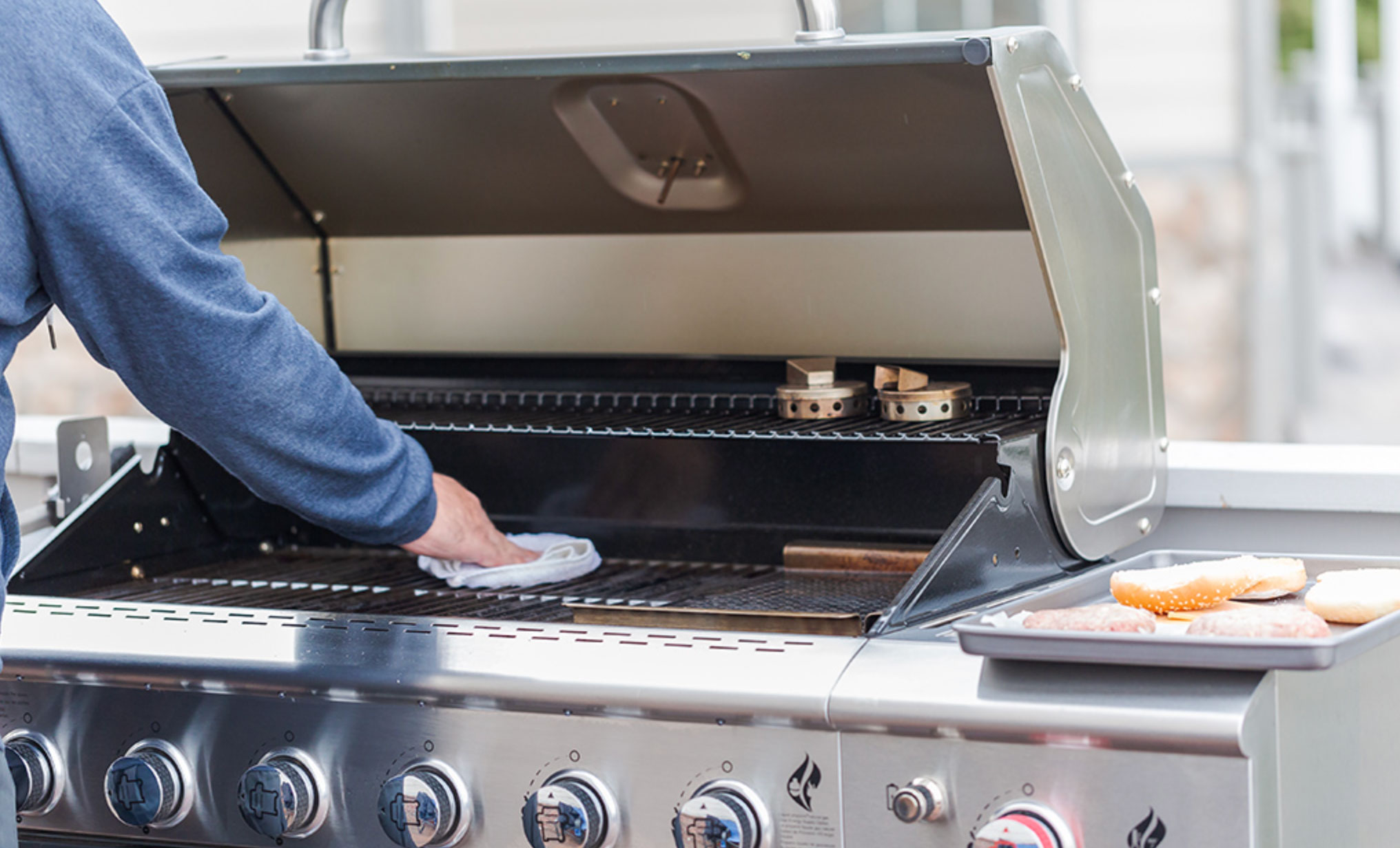 how to clean a grill properly_2372f34f a53a 46dc 96e9 0eb0a9830fc0