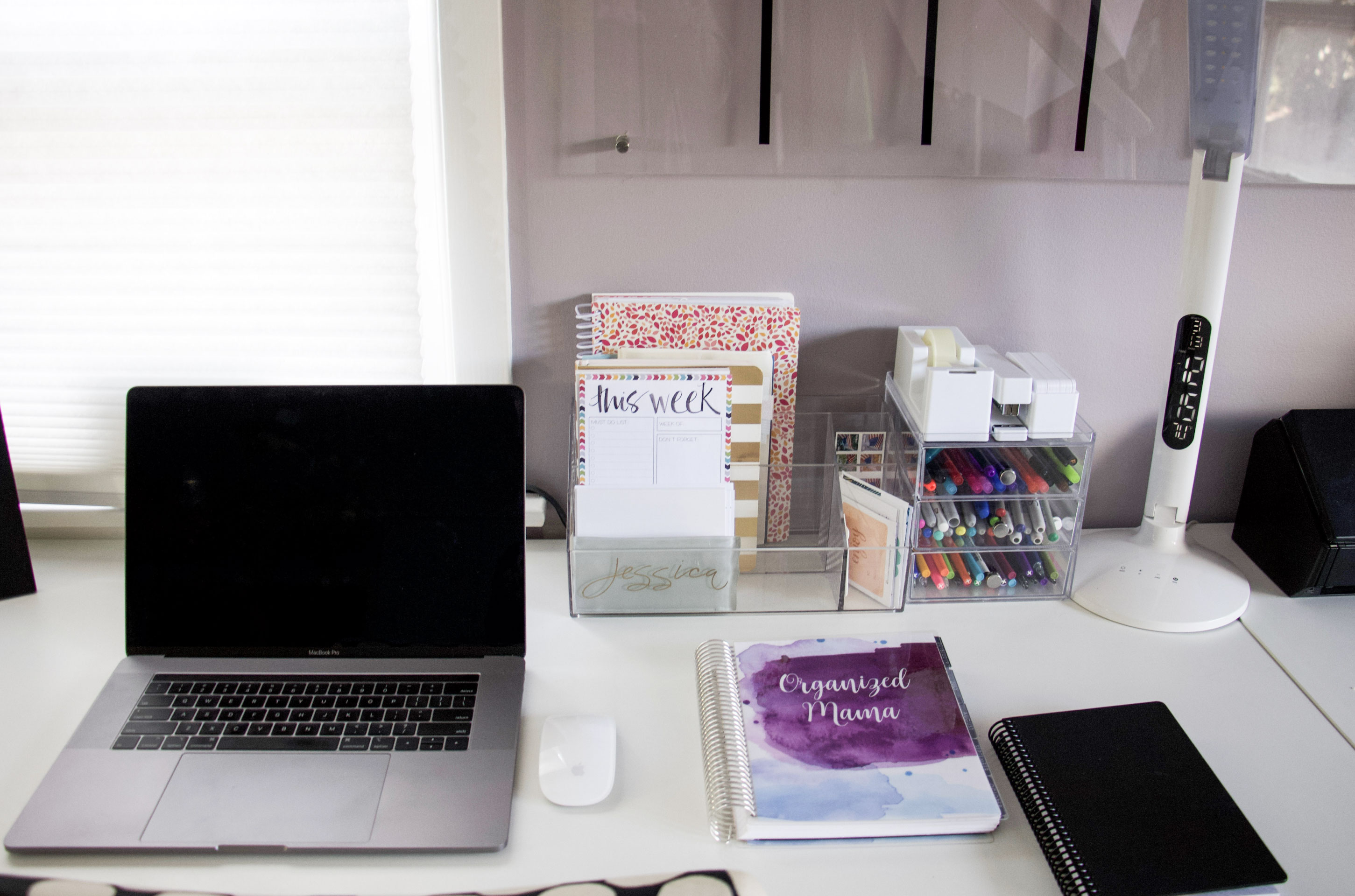 how to organize your desk_50e9efdc 39b3 409e aabf 2b18b5ab0ba2