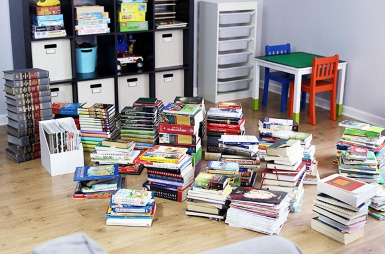 how to organize your bookshelf_74c08189 d7ff 466e bdea e50bc85c3357