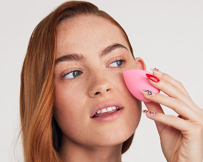 1767456722029_how to apply makeup 01