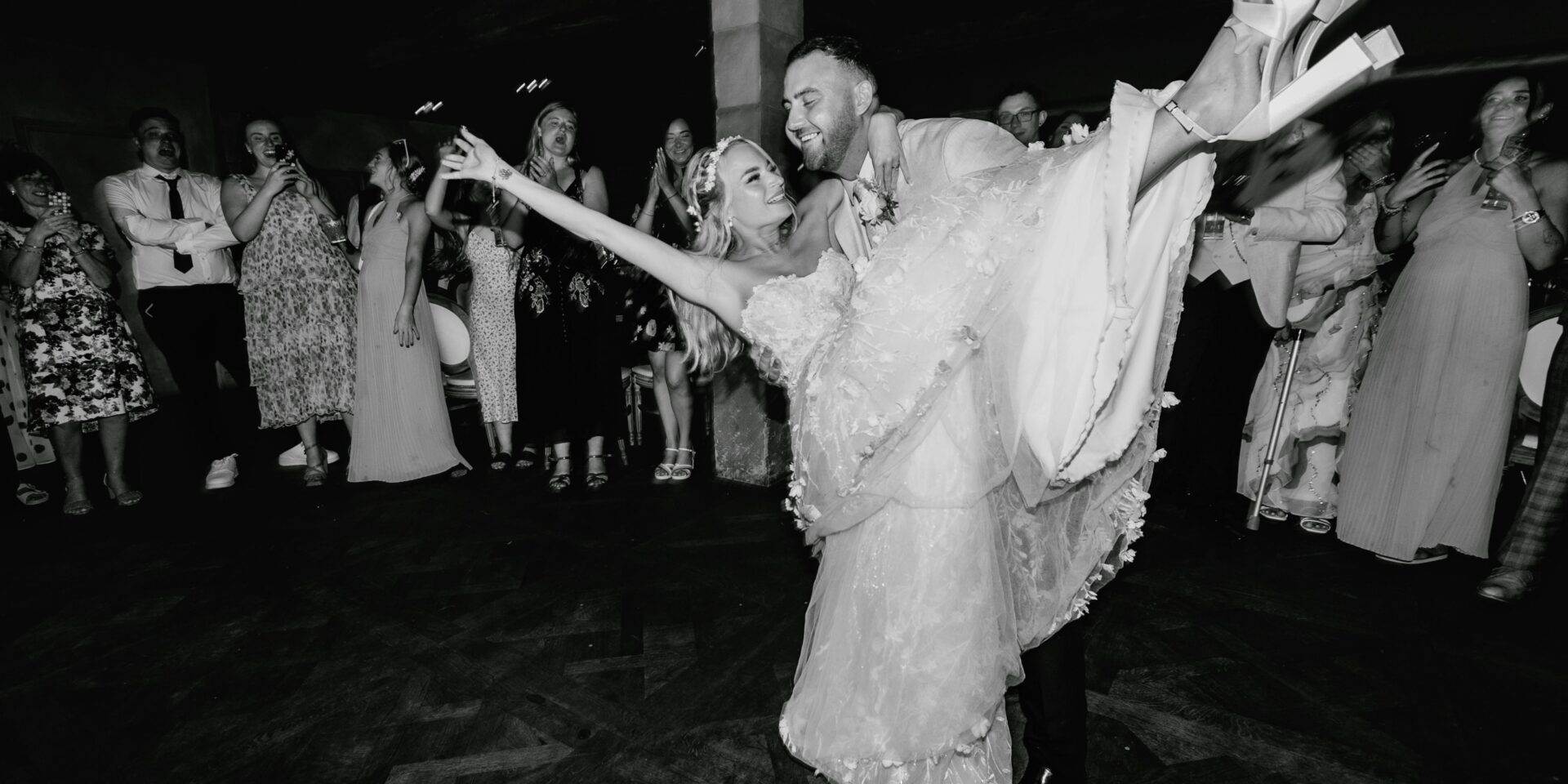 How to Plan Your Wedding: A Complete Guide for Brides in 2024