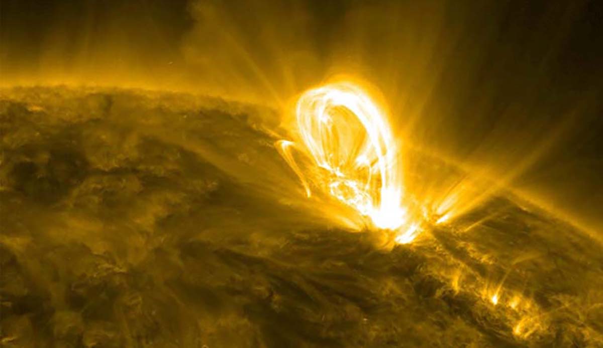 1780756162515_northern lights sun magnetic field loop two column nasa