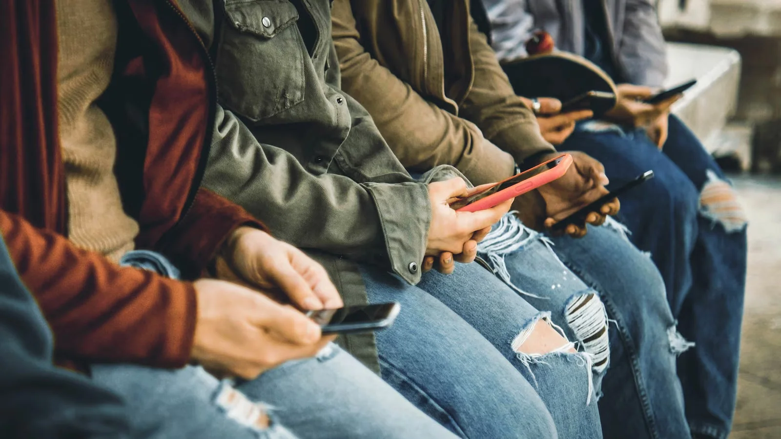1788535180420_teens phones 1 as gmh 260901_1788289316071_hpMain_16x9